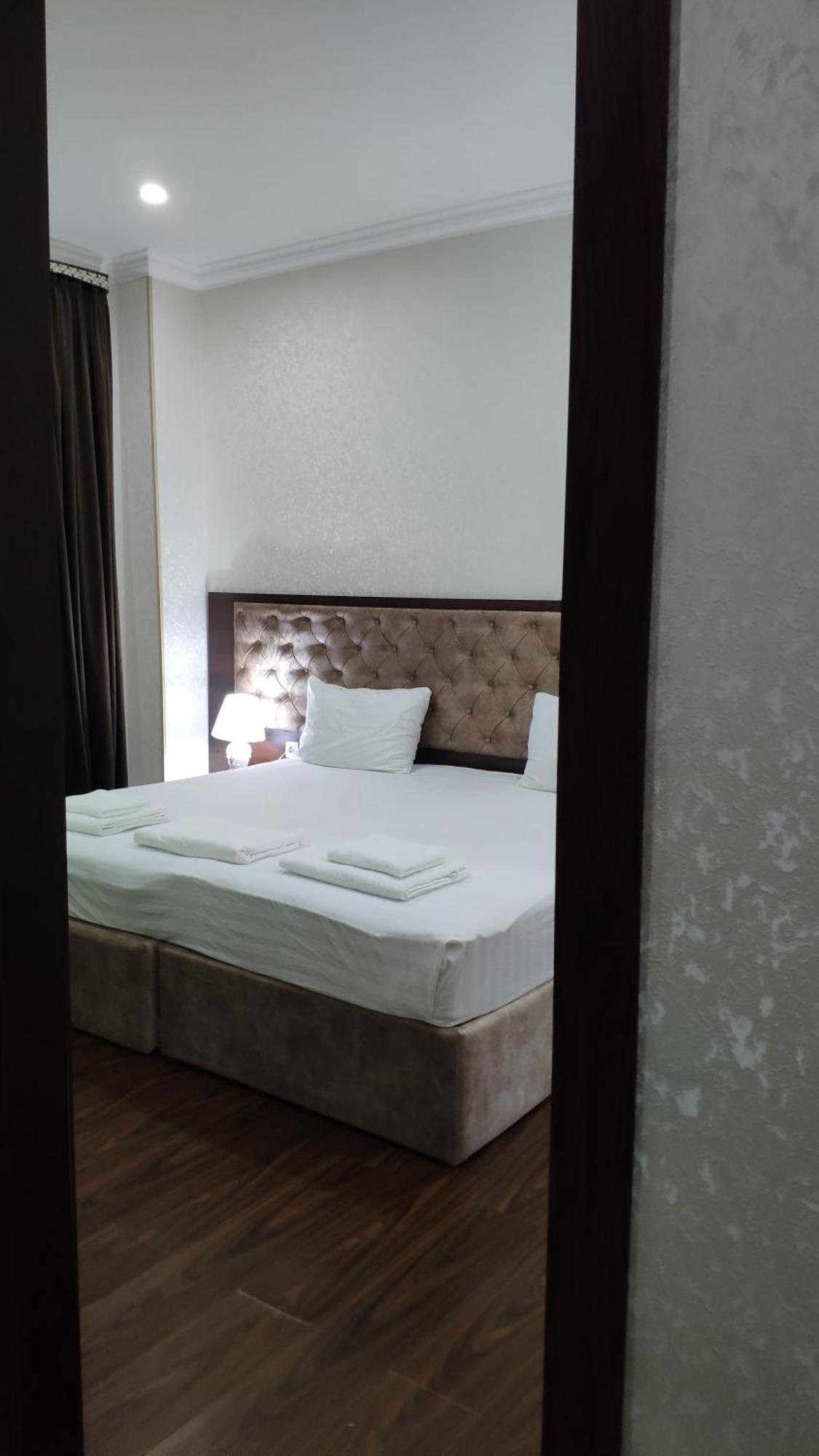 Grand Turon Plaza Hotel Tashkent Bagian luar foto