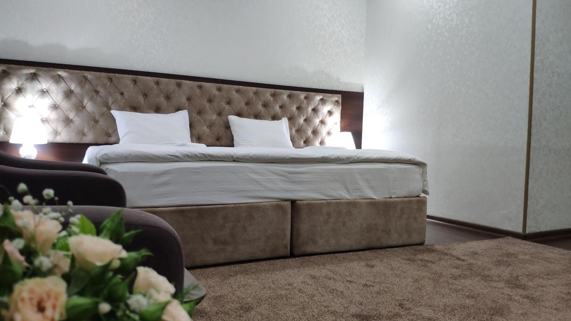 Grand Turon Plaza Hotel Tashkent Bagian luar foto