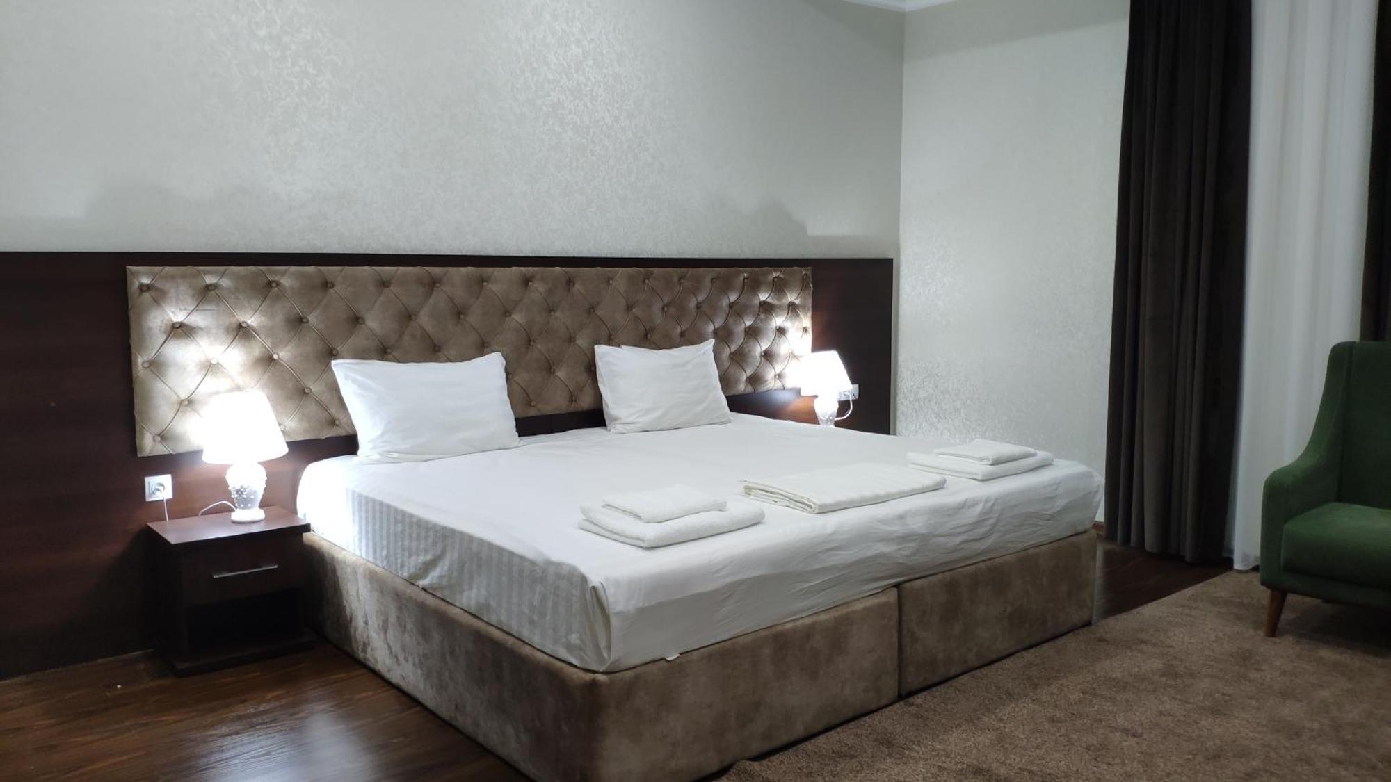 Grand Turon Plaza Hotel Tashkent Bagian luar foto
