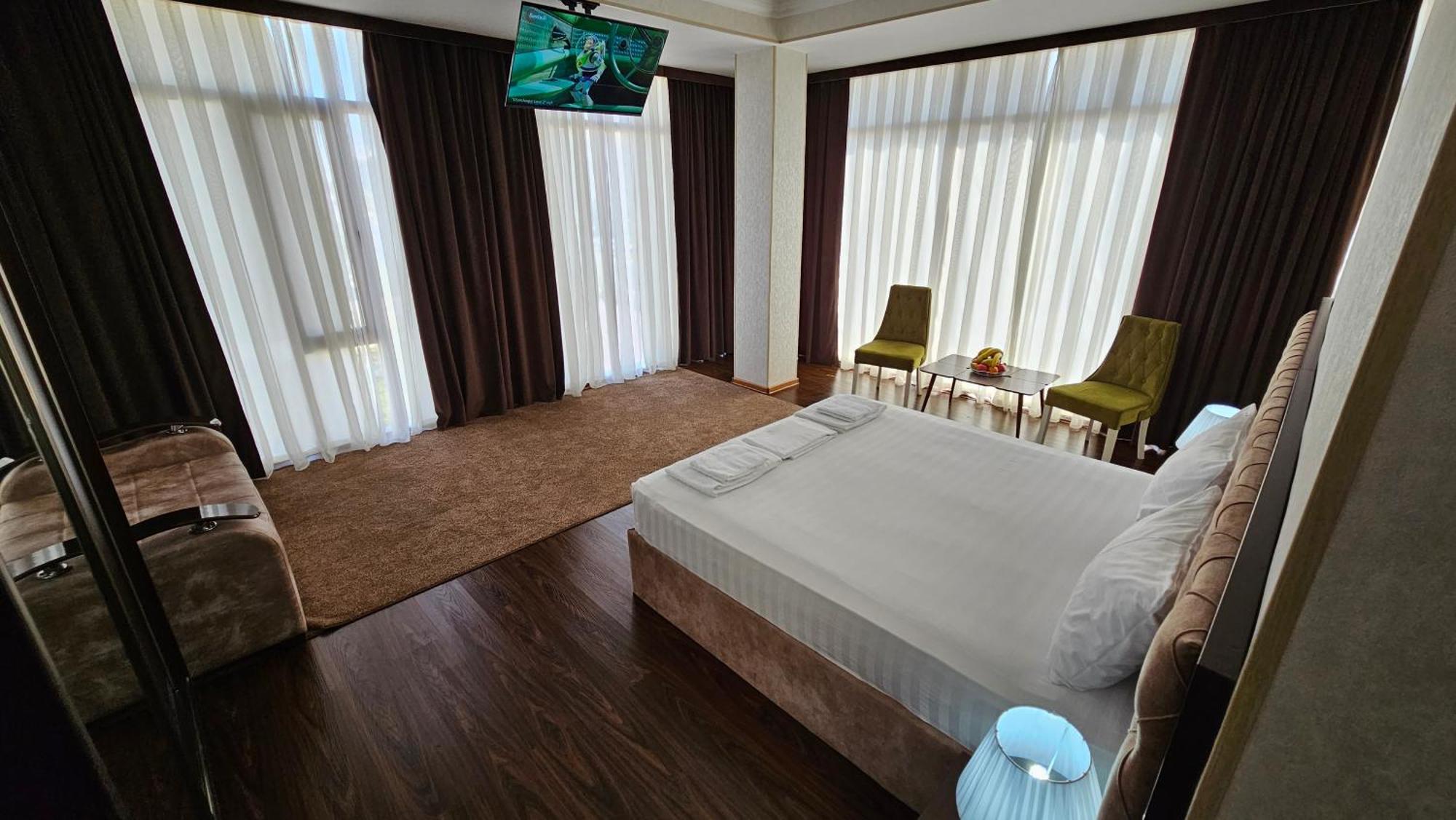Grand Turon Plaza Hotel Tashkent Bagian luar foto