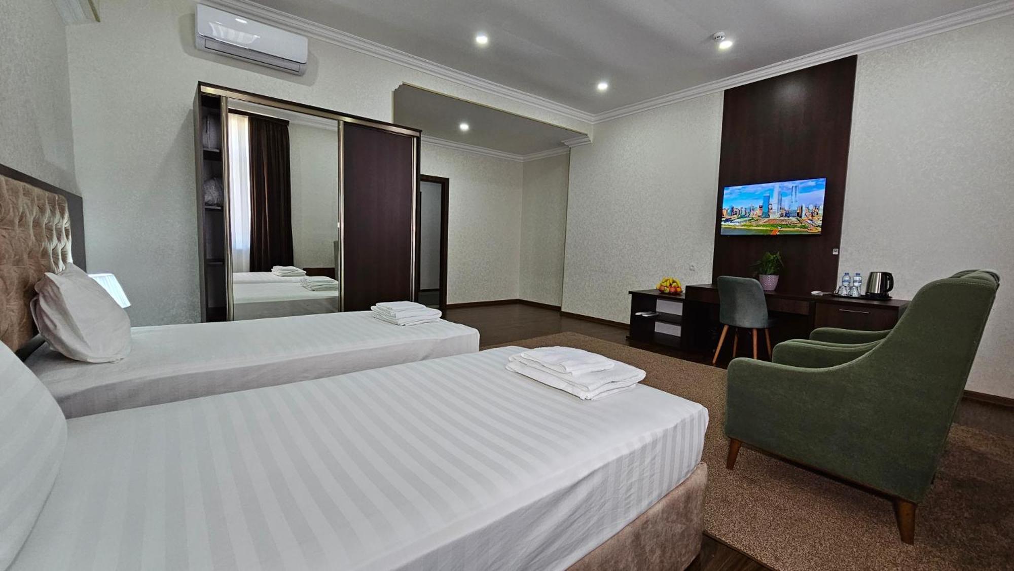Grand Turon Plaza Hotel Tashkent Bagian luar foto