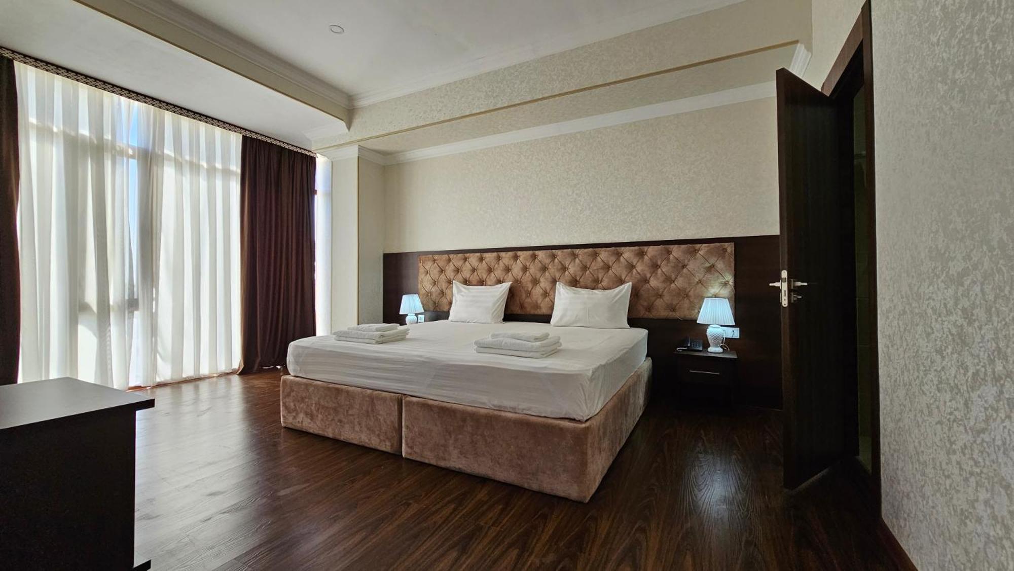 Grand Turon Plaza Hotel Tashkent Bagian luar foto