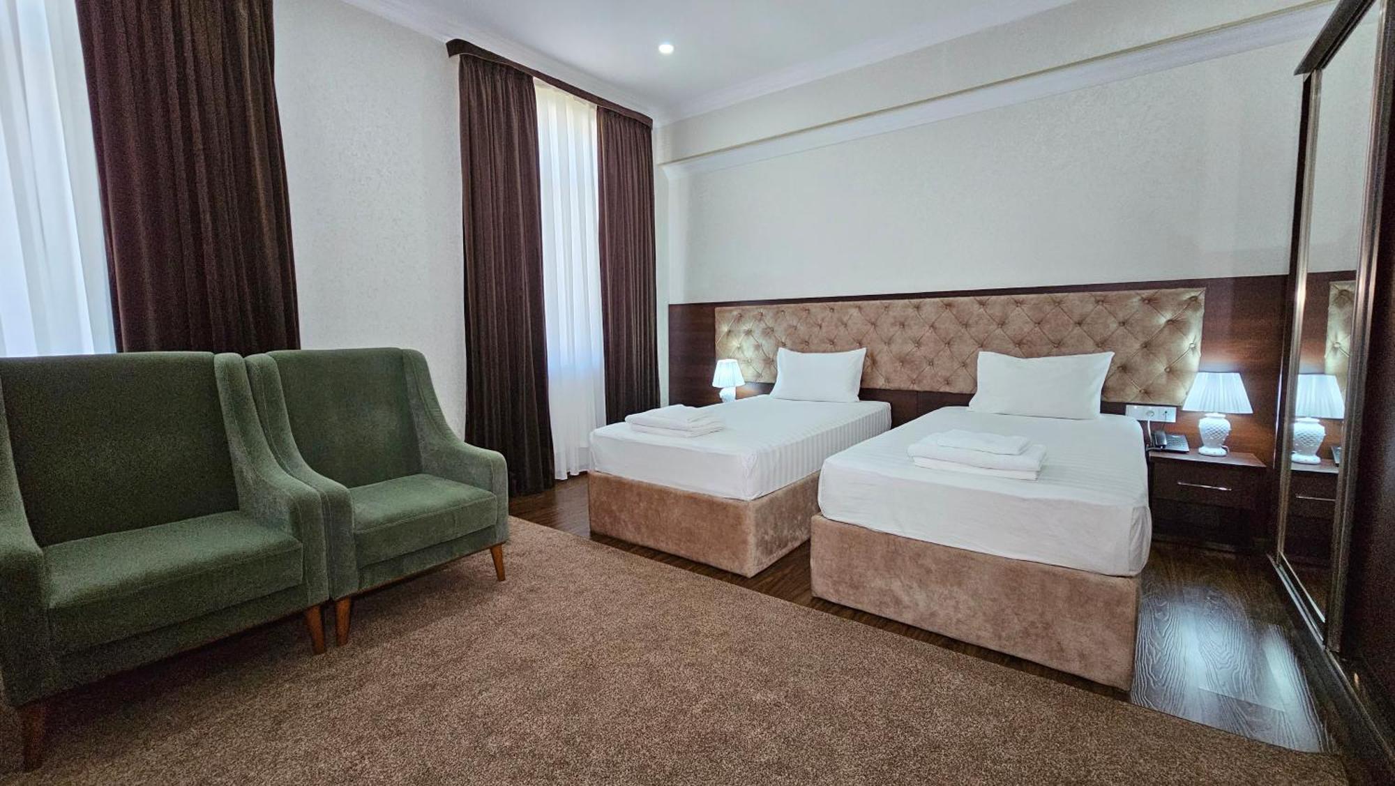 Grand Turon Plaza Hotel Tashkent Bagian luar foto