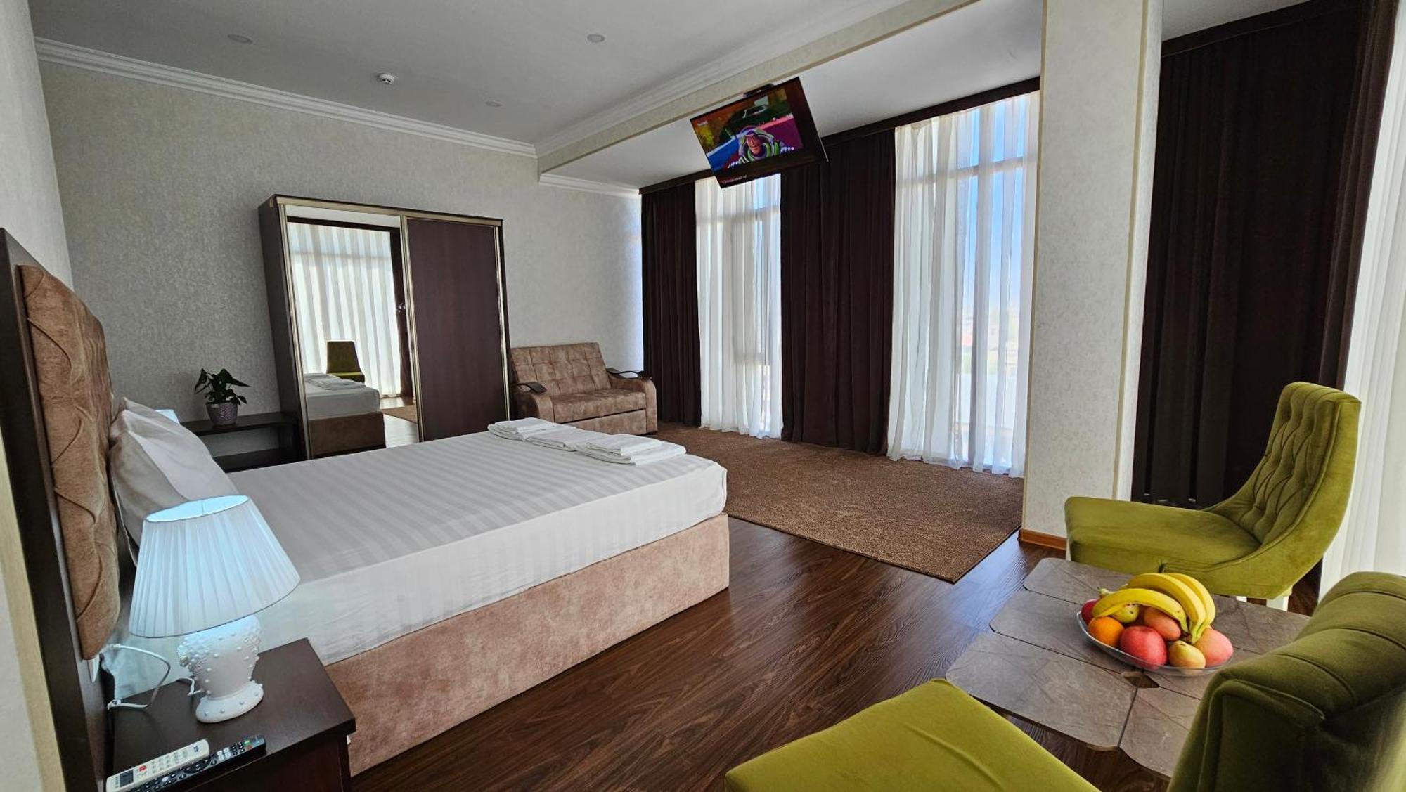 Grand Turon Plaza Hotel Tashkent Bagian luar foto