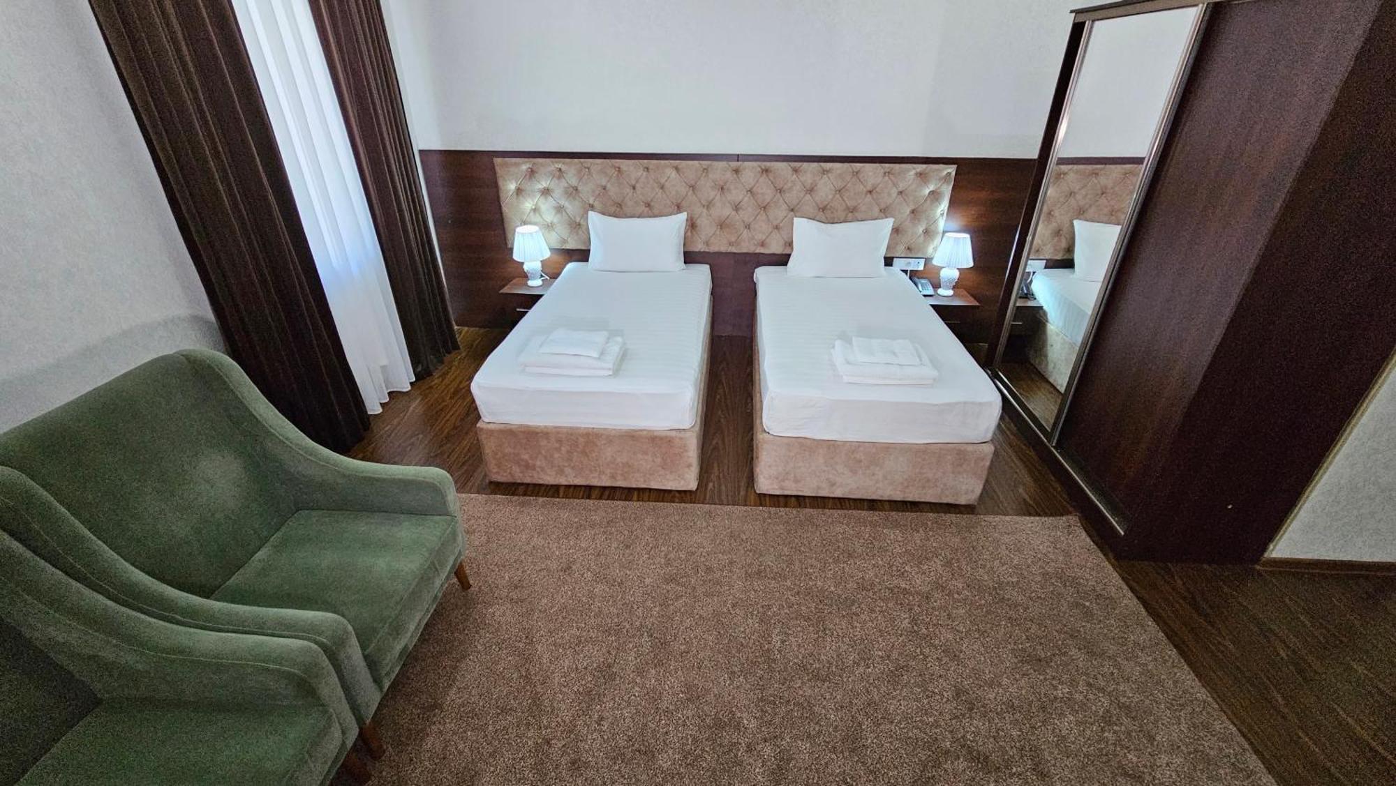 Grand Turon Plaza Hotel Tashkent Bagian luar foto