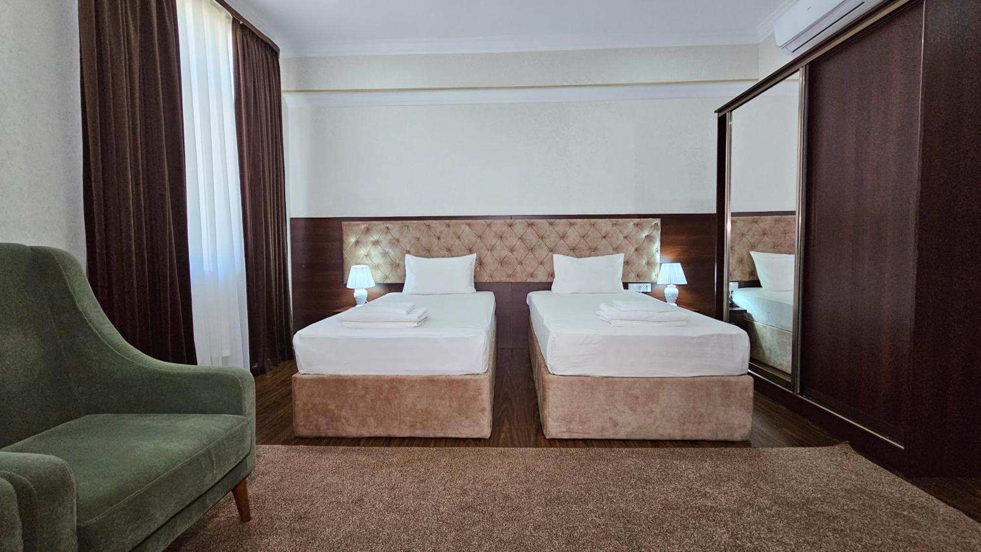 Grand Turon Plaza Hotel Tashkent Bagian luar foto