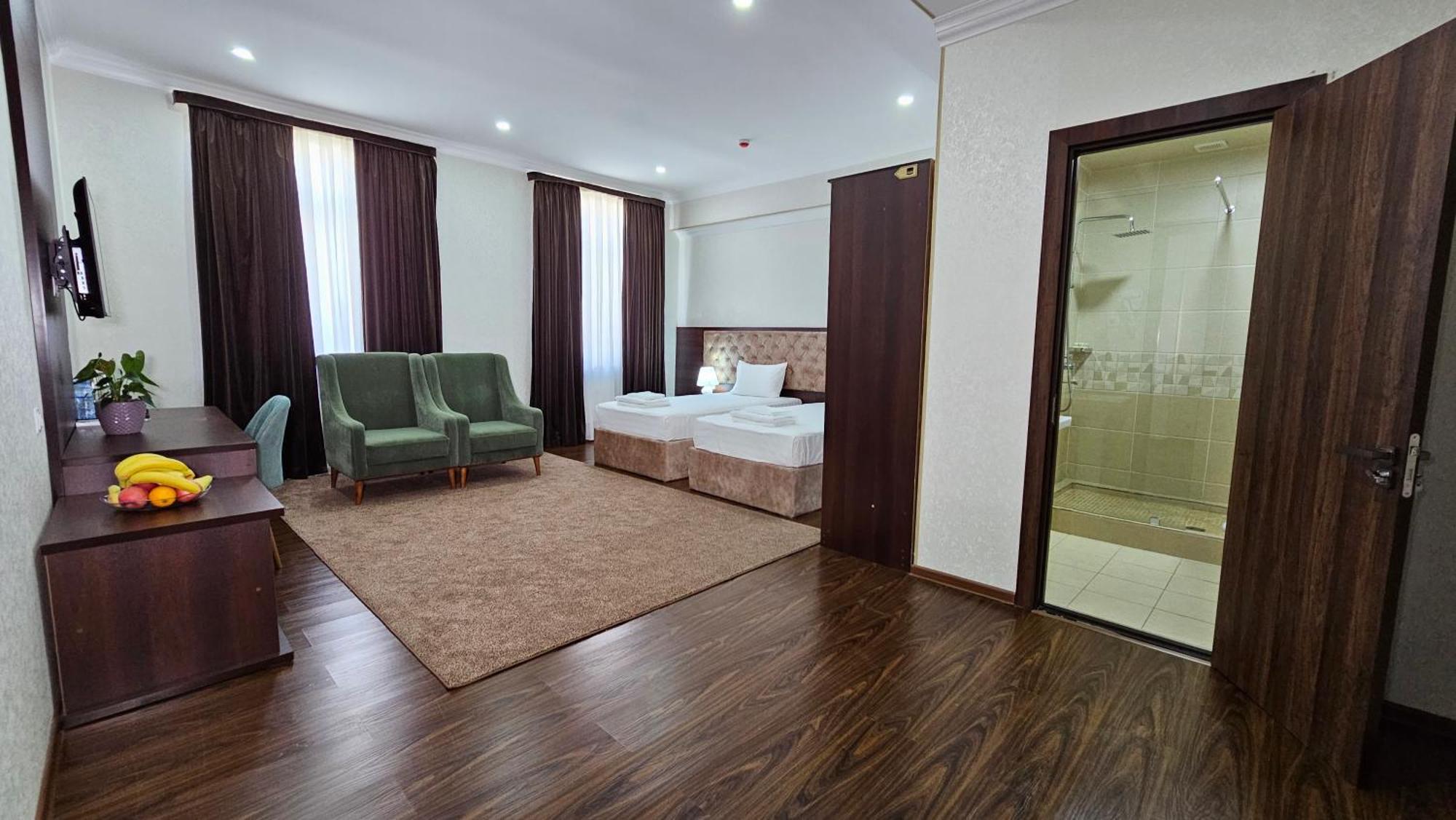 Grand Turon Plaza Hotel Tashkent Bagian luar foto