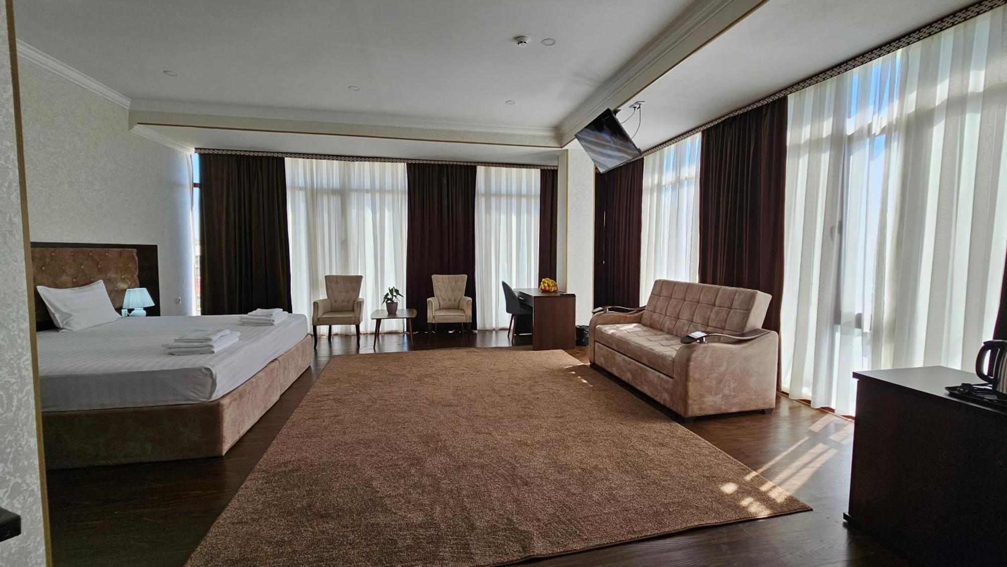 Grand Turon Plaza Hotel Tashkent Bagian luar foto